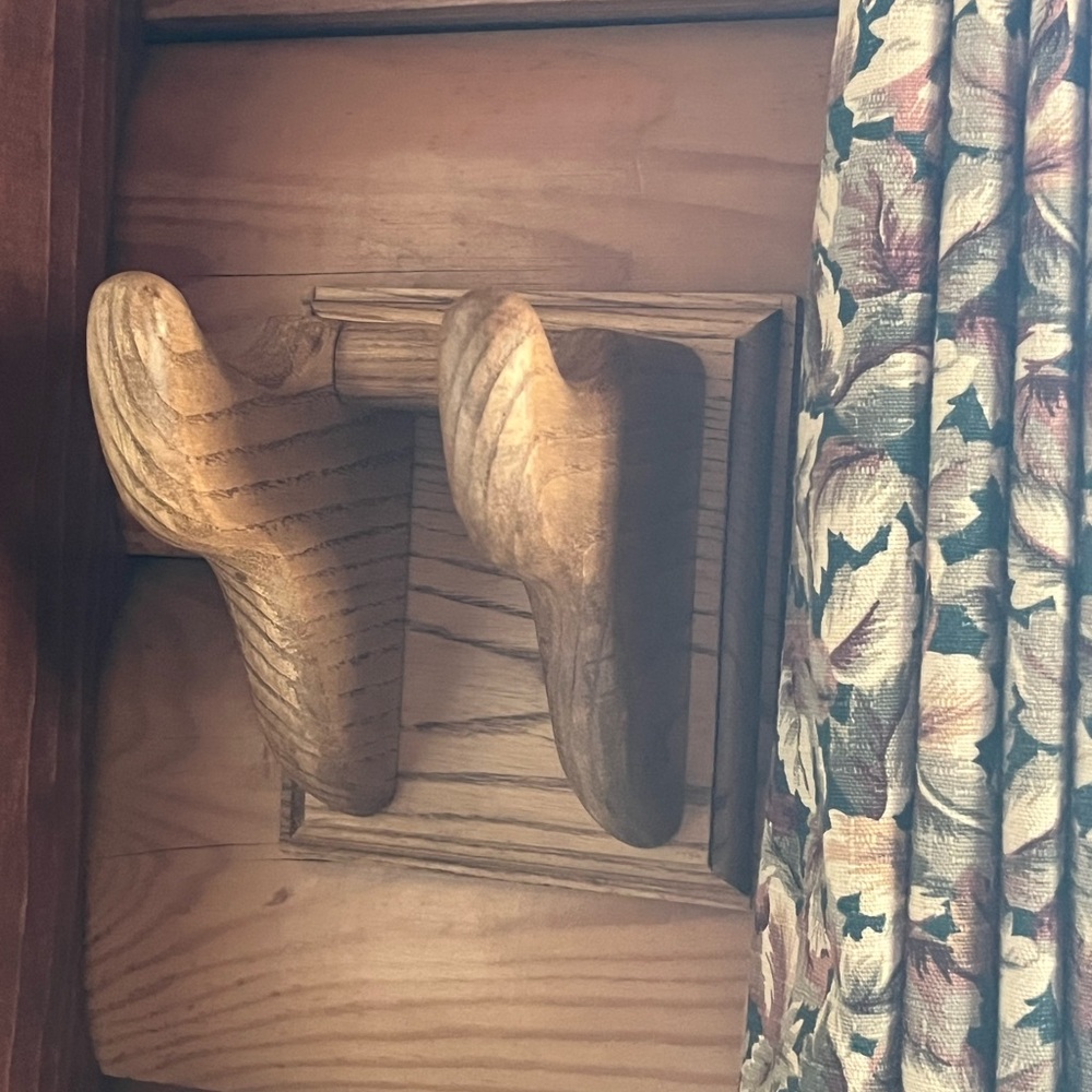 Guitar Hanger (wall-mount)